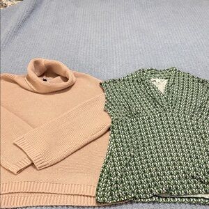 L H & M Divided Soft Peach Turtleneck Sweater  & M Banana Republic top Bundle